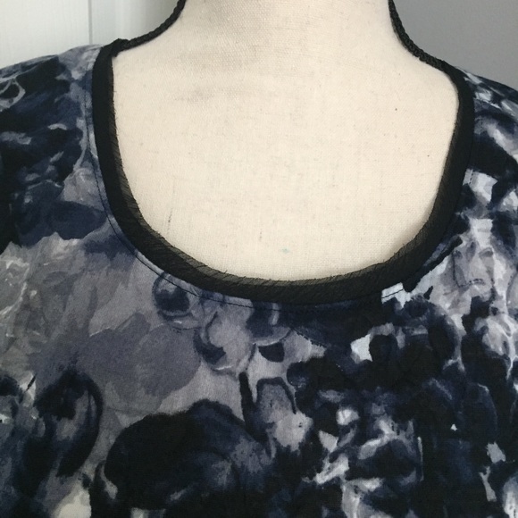 SIMPLY VERA VERA WANG Printed Sheer Trim Top - Picture 3 of 7